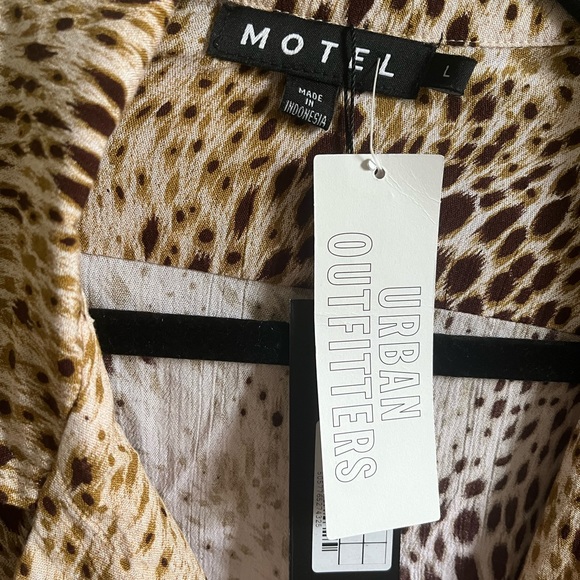 Motel Animal Print Shirtdress - Picture 7 of 7